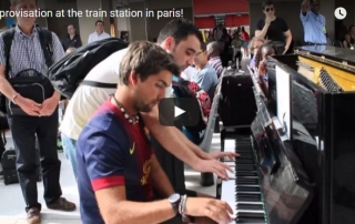 pianista na estação de trem