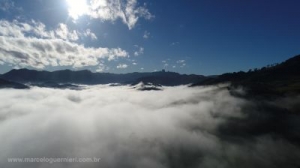 drone acima das nuvens Sao Bento do Sapucai